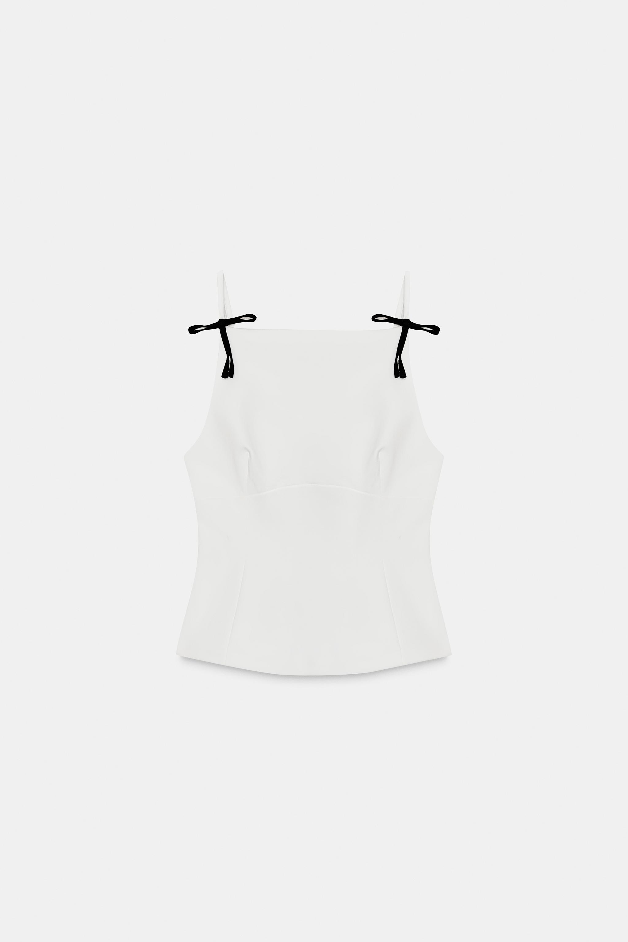 TOP À BRETELLES ET LACETS